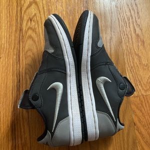 Air Jordan 1 Retro Low SE Grey slip on